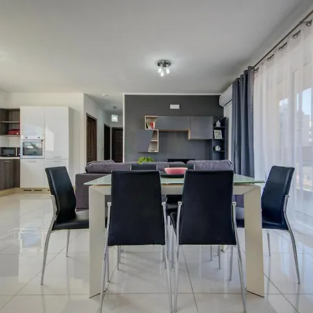 Seaview Two-bedroom Near The With Wifi * St. Paul's Bay