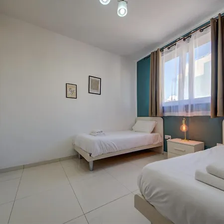 Seaview Two-bedroom Near The With Wifi Appartement