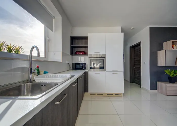 Seaview Two-bedroom Near The With Wifi St. Paul's Bay