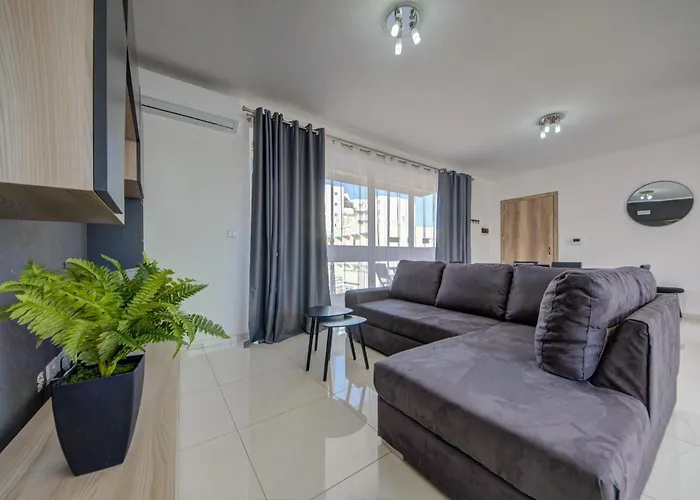 Seaview Two-bedroom Near The With Wifi St. Paul's Bay