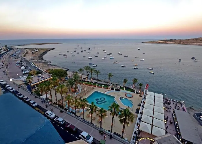 Seaview Two-bedroom Near The With Wifi Appartement