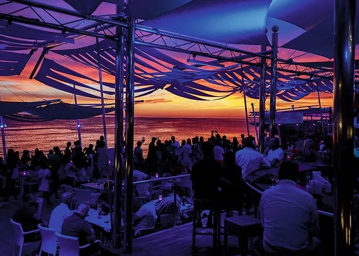 Seaview Two-bedroom Near The With Wifi Apartament