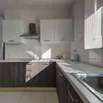 Seaview Two-bedroom Near The With Wifi