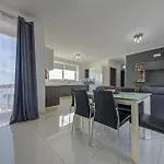 アパート Seaview Two-bedroom Near The With Wifi *