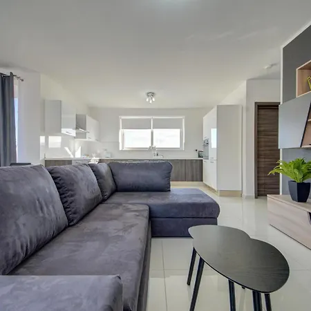 Seaview Two-bedroom Near The With Wifi