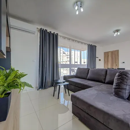 Seaview Two-bedroom Near The With Wifi セント・ポールズ・ベイ