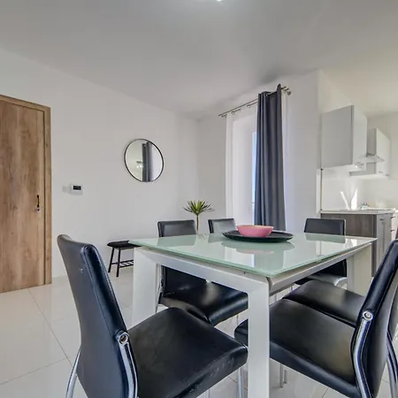 Seaview Two-bedroom Near The With Wifi St. Paul's Bay