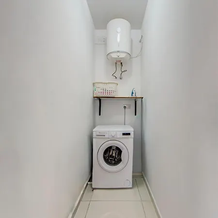 アパート Seaview Two-bedroom Near The With Wifi セント・ポールズ・ベイ
