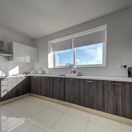 Apartamento Seaview Two-bedroom Near The With Wifi St. Paul's Bay