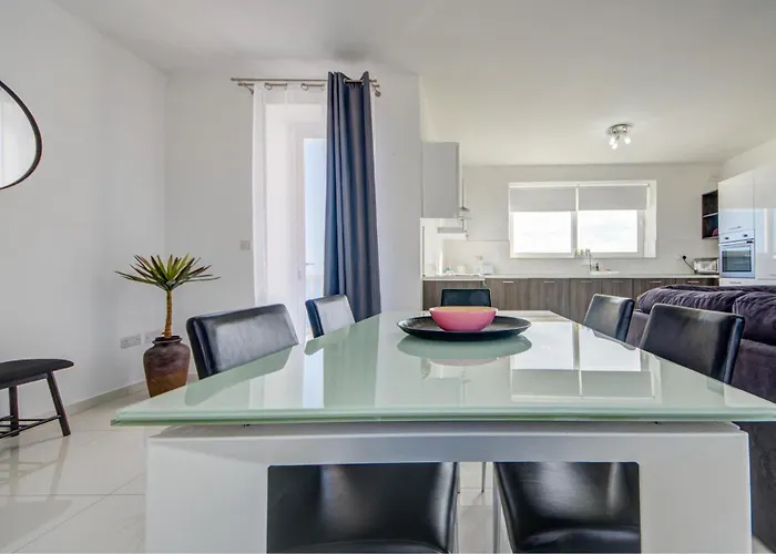 Seaview Two-bedroom Near The With Wifi Apartamento *