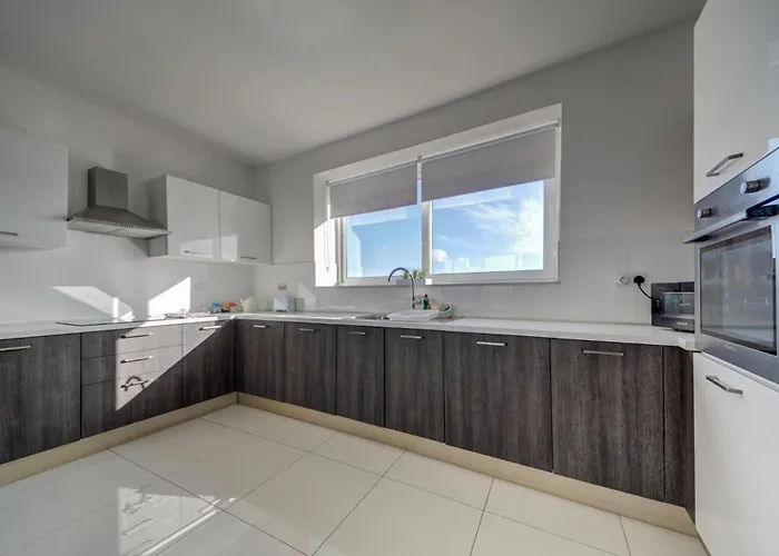 Apartamento Seaview Two-bedroom Near The With Wifi St. Paul's Bay