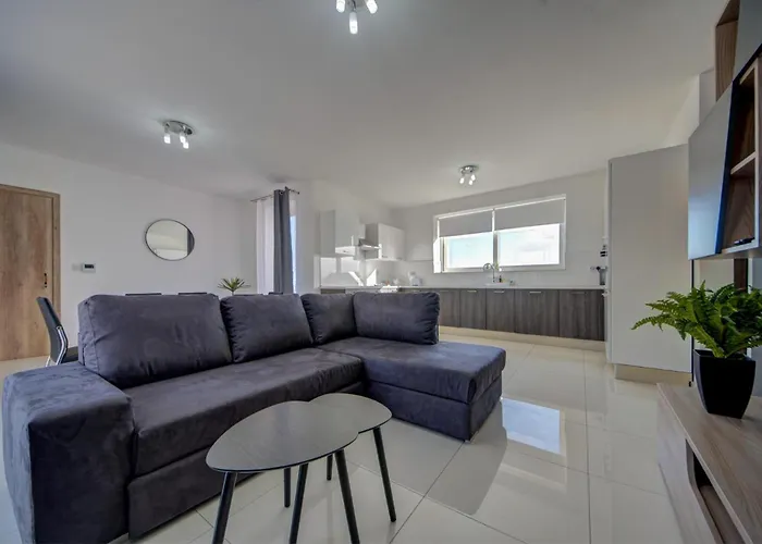 Seaview Two-bedroom Near The With Wifi