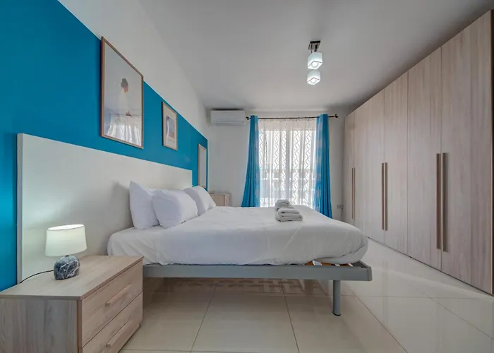 Seaview Two-bedroom Near The With Wifi