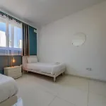 Seaview Two-bedroom Near The With Wifi *