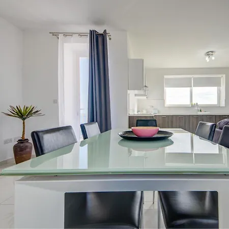 Seaview Two-bedroom Near The With Wifi Daire *