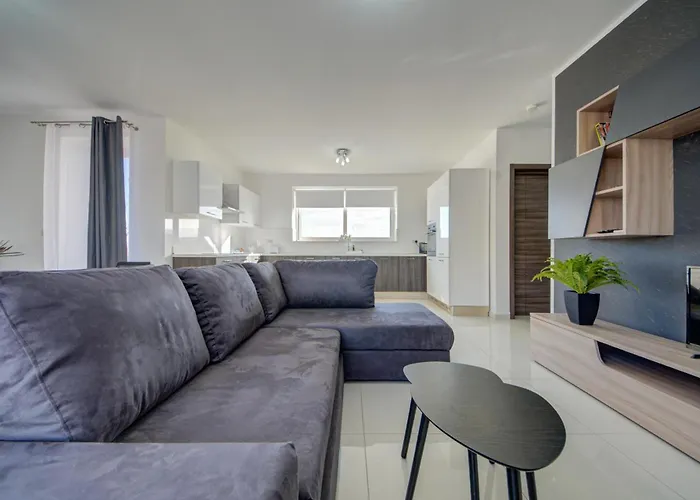 Seaview Two-bedroom Near The With Wifi