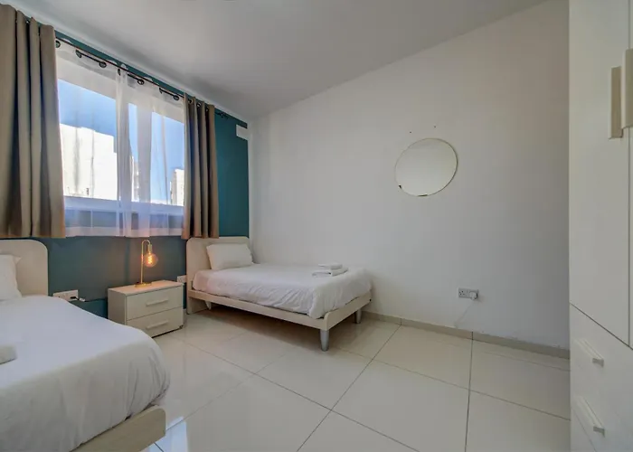 Seaview Two-bedroom Near The With Wifi *